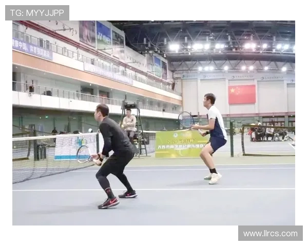 网球赛季收官战激战正酣，顶级选手角逐年度冠军争夺战