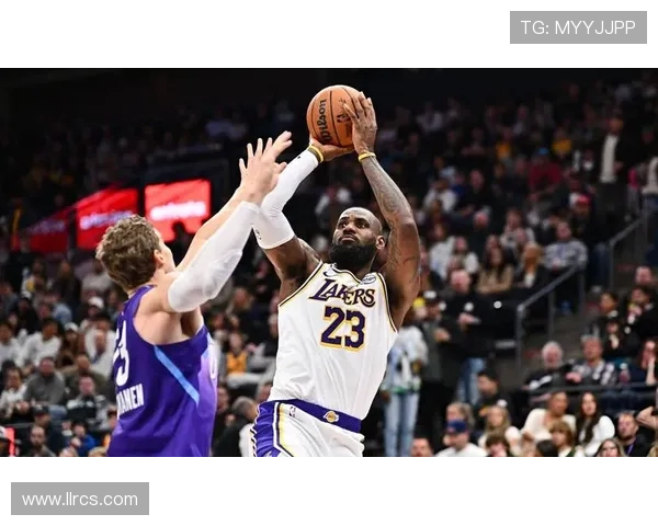 詹姆斯再创里程碑湖人逆转取胜引发联盟热议新格局季后赛前景受关注