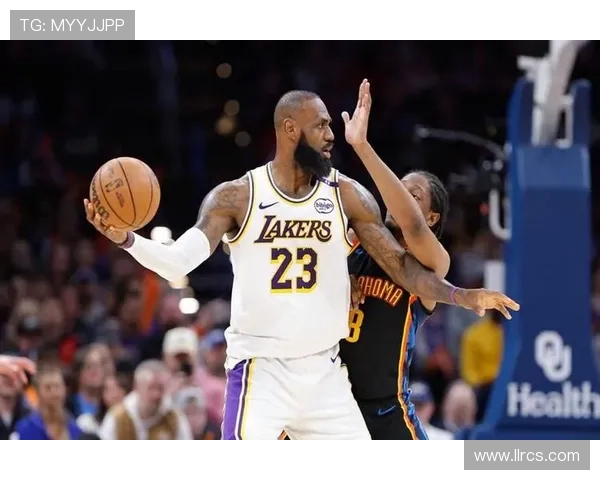 詹姆斯谈湖人新赛季目标：力争冠军并帮助年轻球员成长