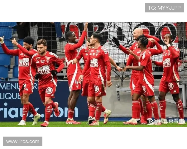 里尔俱乐部宣布新赛季引援计划 主教练谈球队未来目标与挑战